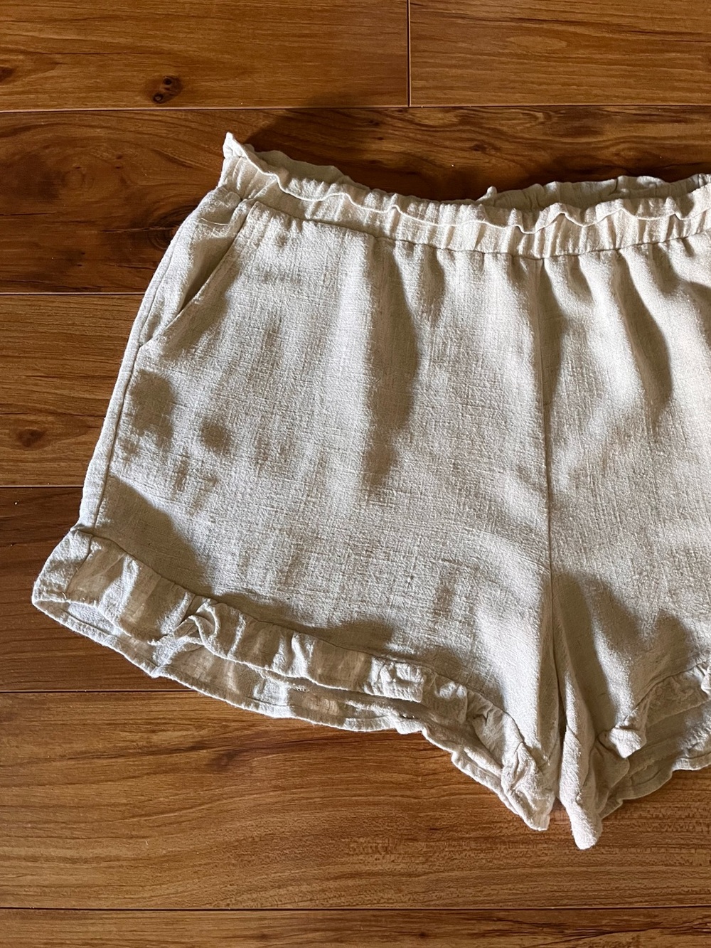 Neuflora Ruffle Cream Linen Shorts Medium - Picture 2 of 11